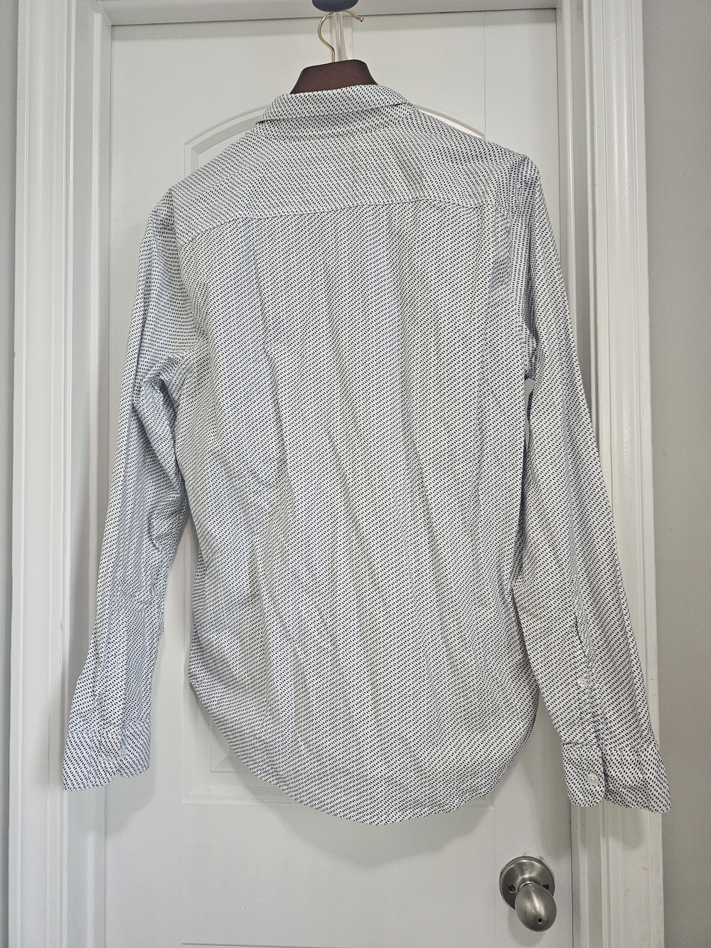Hollister Men's Navy and White Diagonal Striped Button-Up Shirt - Picture 4 of 7